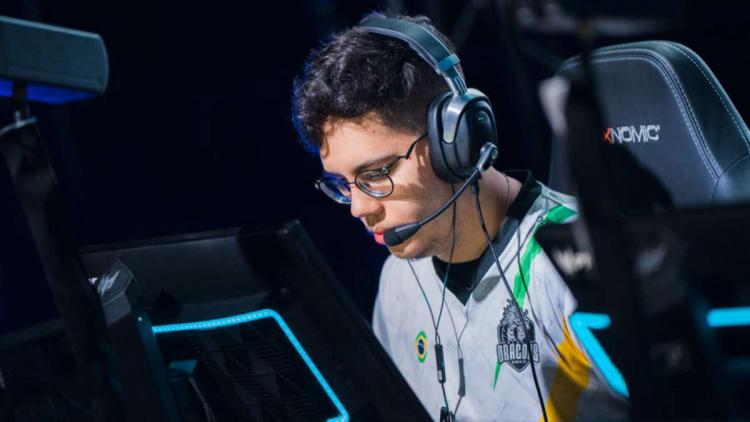 peres a quitté la formation de départ Black Dragons e-Sports