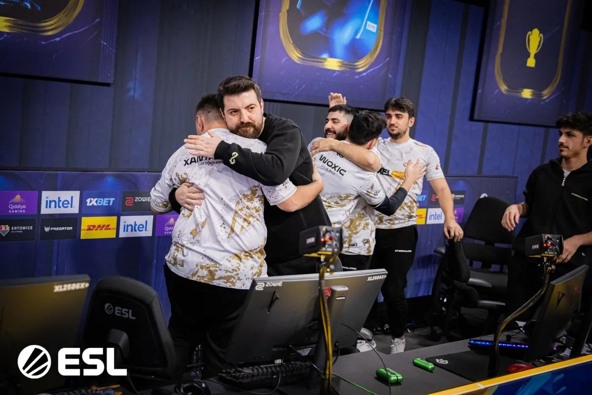 Eternal Fire bat FaZe Clan et se qualifie pour les playoffs de l'IEM Katowice 2025