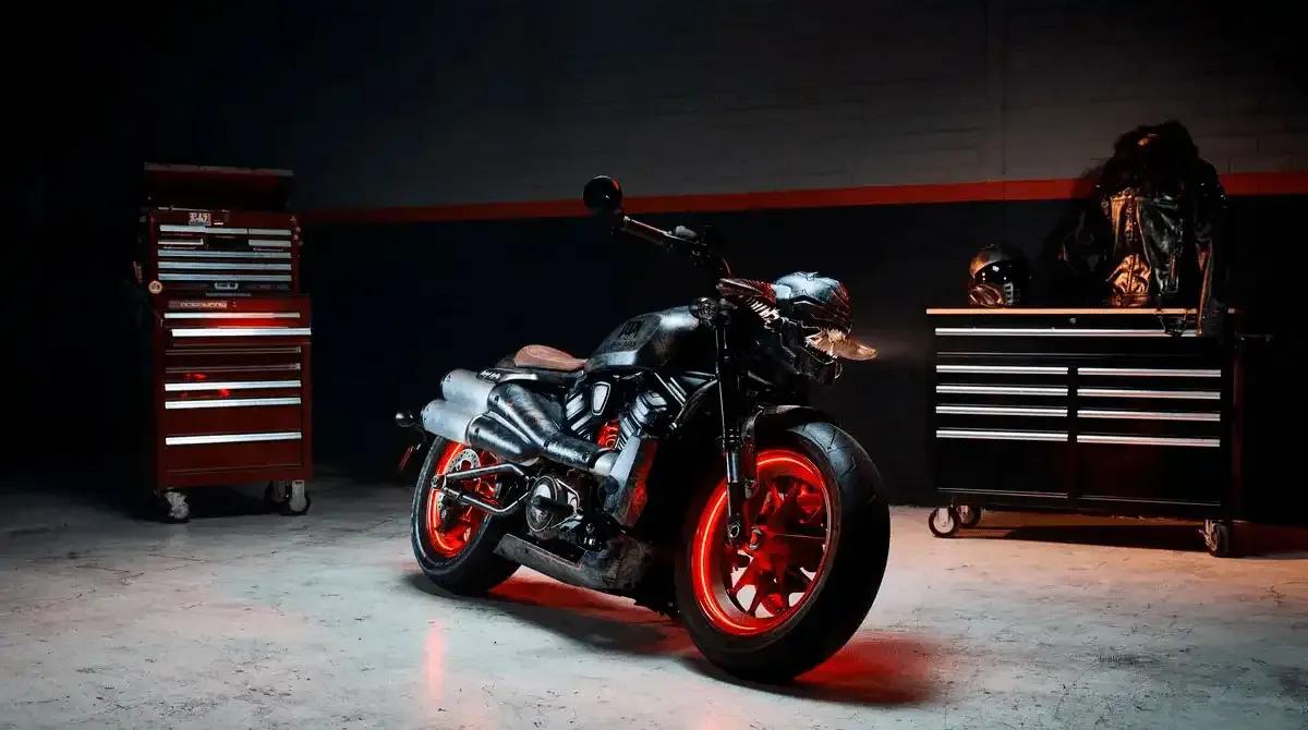 Bethesda dévoile la Harley-Davidson Sportster S sur le thème de DOOM : The Dark Ages