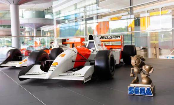 McLaren x Sonic, c'est plus qu'une simple marque, c'est une boucle bouclée dans la culture de la vitesse.