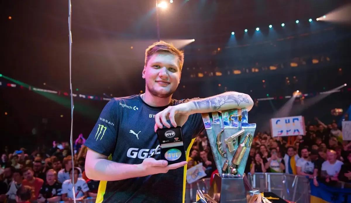 s1mple quitte NAVI après neuf années de gloire et signe avec BC.Game