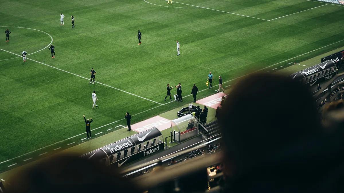Parier sur le football tout au long de la saison sur Rabona bet et les sites similaires : guide mois par mois