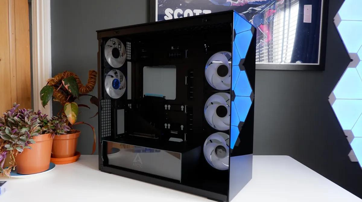 Revue du boîtier PC Arctic Xtender - Un boîtier élégant de taille moyenne avec un refroidissement puissant et un design intelligent