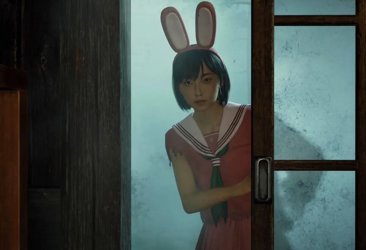 Le costume de lapin rose de Silent Hill offre un soulagement nostalgique au milieu de l'horreur.