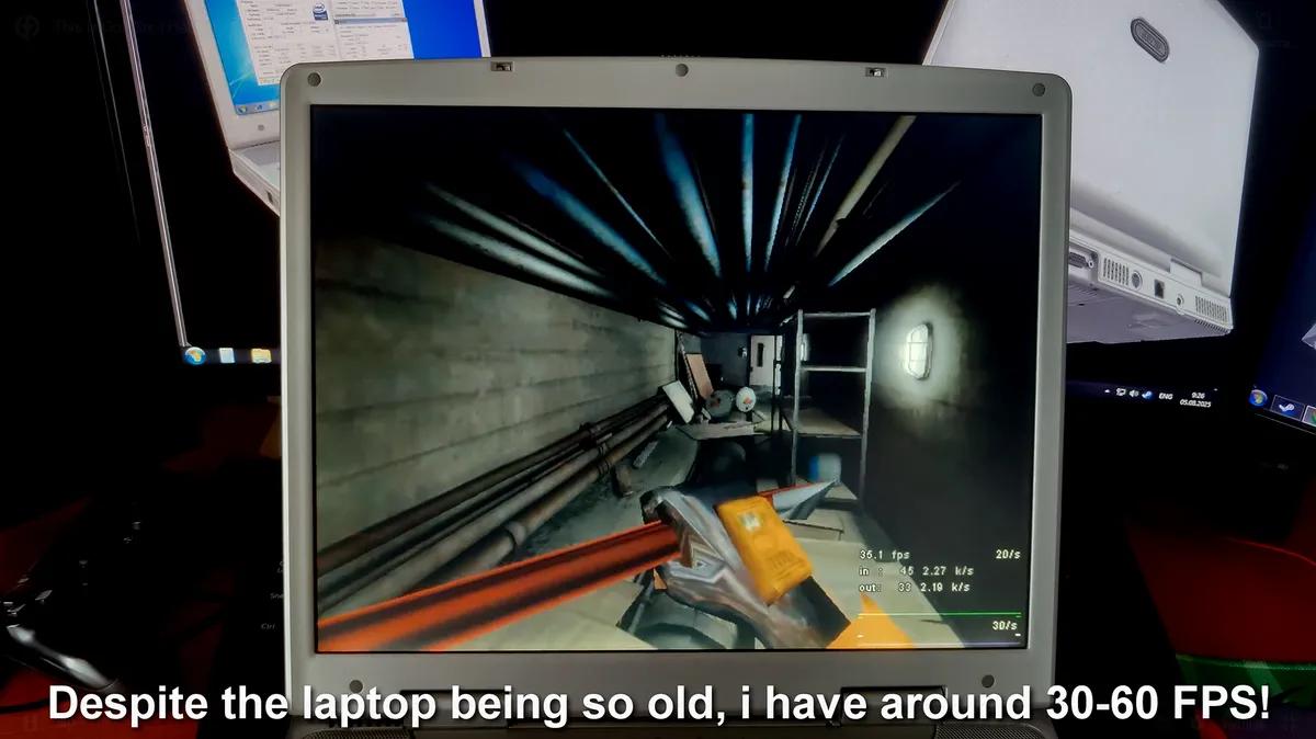 Un moddeur de Half-Life fait fonctionner une carte de Half-Life 2 dans GoldSrc et l'exécute sur un ordinateur portable de 2002