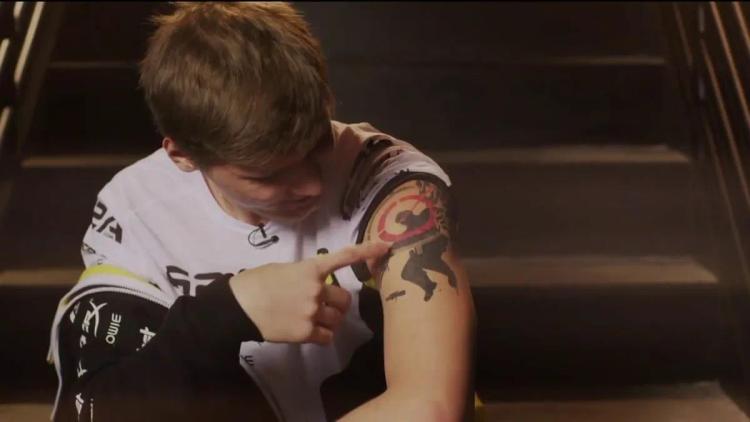 S1mple réagit à la nouvelle mise à jour Cache : une belle amélioration, mais l’ère du graffiti est révolue.