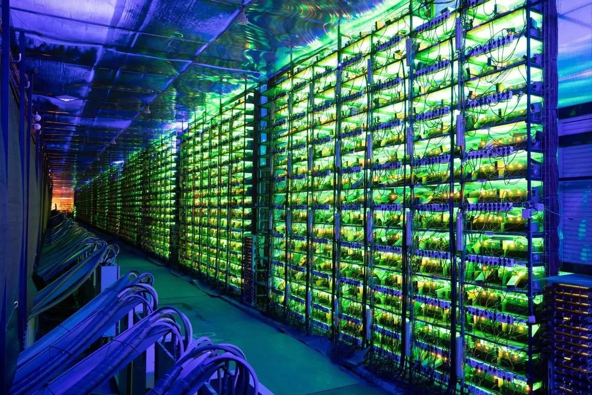 Les mineurs de bitcoins sous pression, leurs coûts de production dépassant le prix du marché, ce qui entraîne une consolidation à l'échelle du secteur.