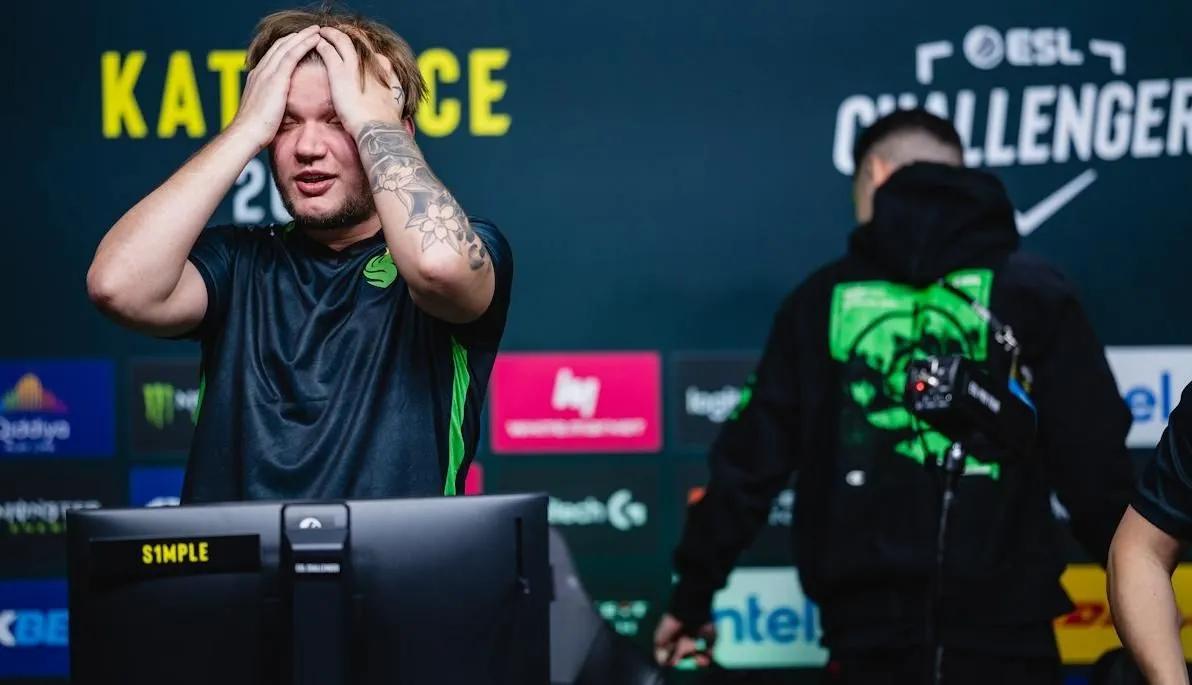 La Fédération ukrainienne d'e-sport suspend s1mple pour un an.