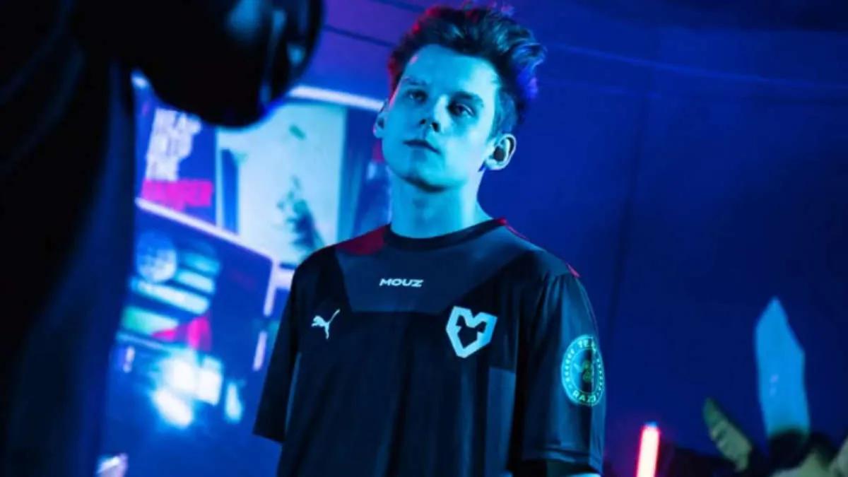 frozen a prolongé son contrat avec MOUZ