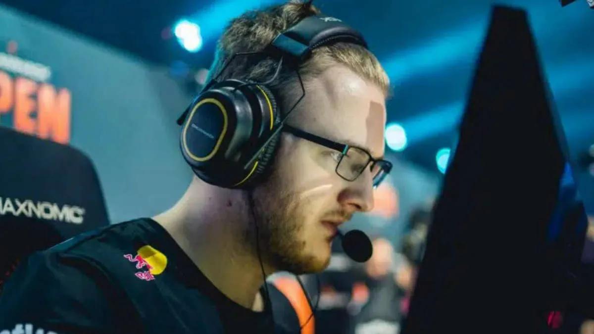 fnatic a déplacé smooya sur le banc