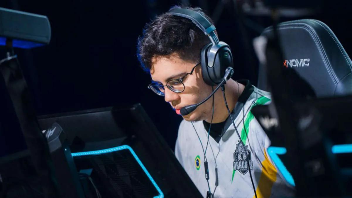 peres a quitté la formation de départ Black Dragons e-Sports