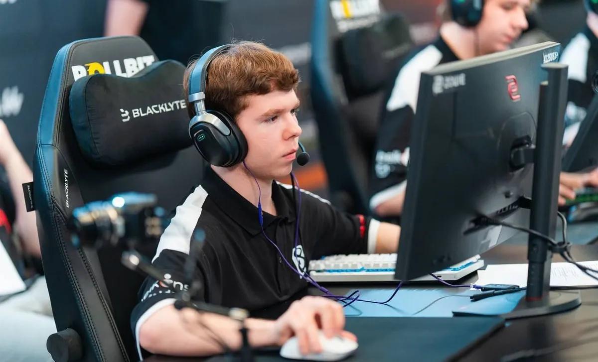 Danyyl "headtr1ck" Valitov quitte B8 - joueur placé sur la liste des transferts