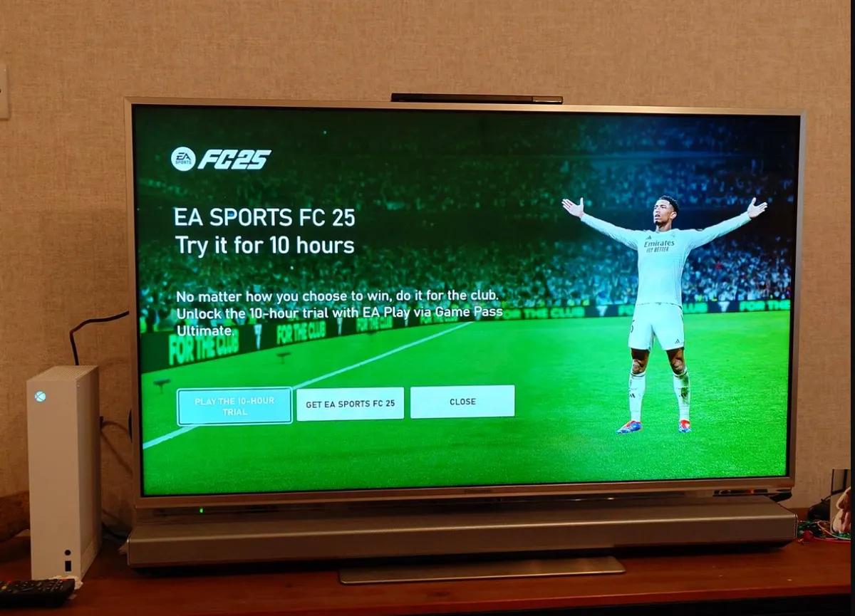 La voix de Guy Mowbray est clonée par une IA pour EA Sports FC 26