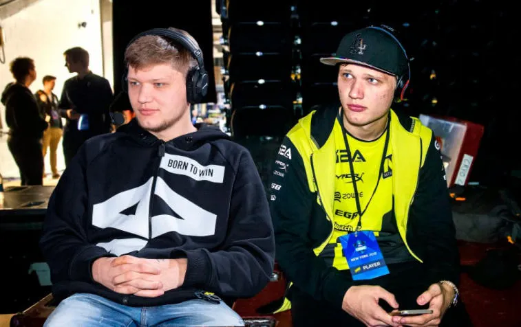 s1mple célèbre le sixième anniversaire de jouer pour NAVI. Photo 1